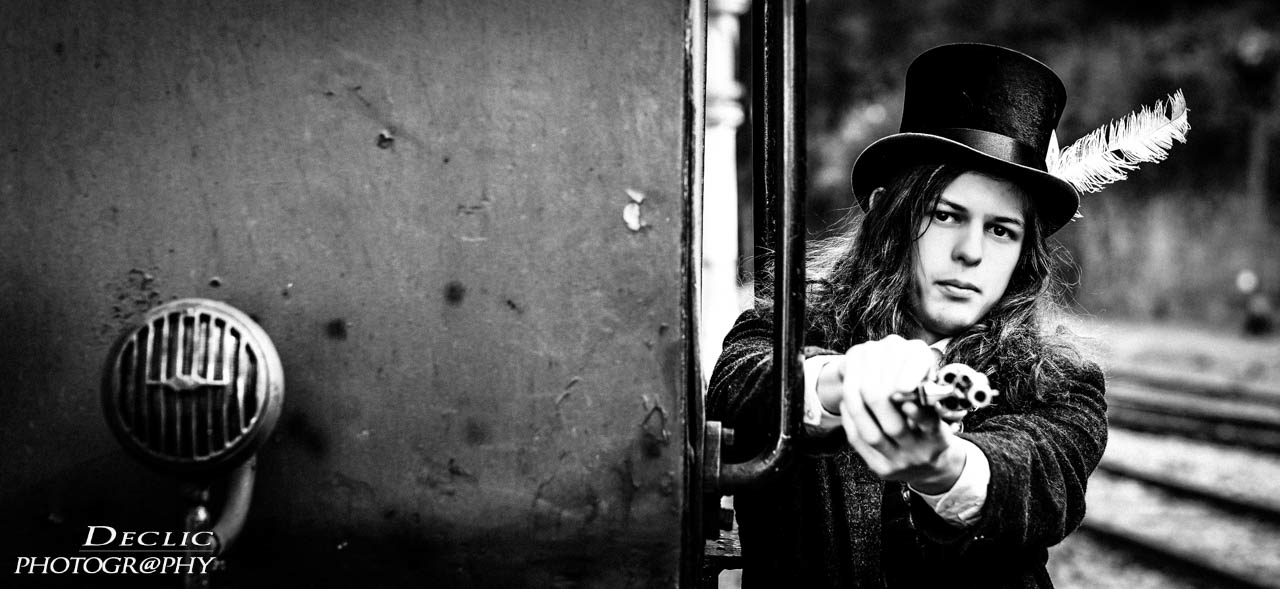 Steampunk Gun avec locomotive à vapeur.