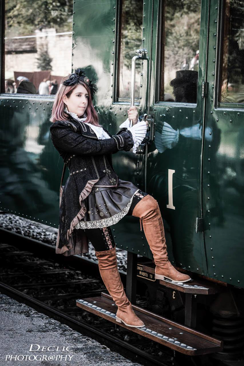 Steampunk Gril Train 1900