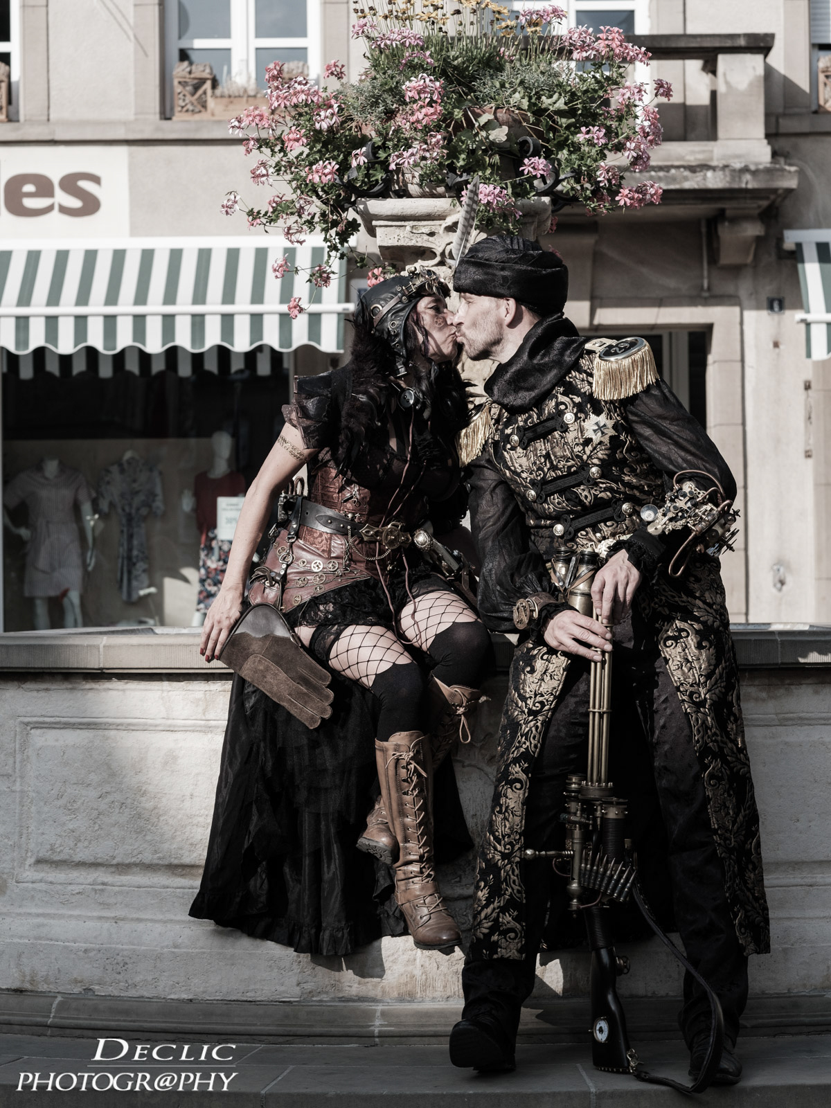Steampunk couple bisous